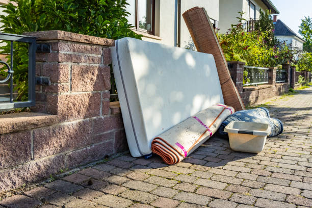Best Mattress Removal Service  in Manito, IL